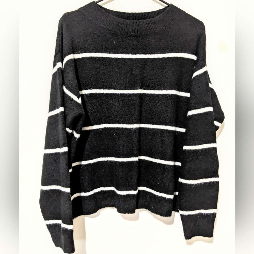 H&m black white stripe cozy comfy warm wool sweater sz small scoop neck